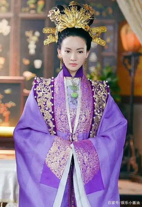 金晨饰演的"八大"古装角色,虞姬妖娆,步萌逗比,赤练美到我了