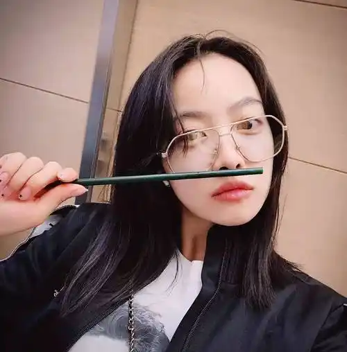 谁说戴眼镜就不好看?这样化妆一样又美又精致!