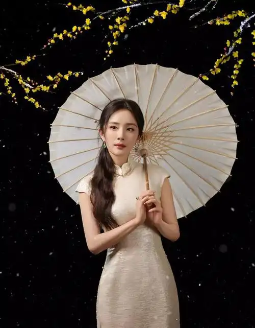 杨幂穿旗袍真的太美了能一直顶流这么多年不是没原因的