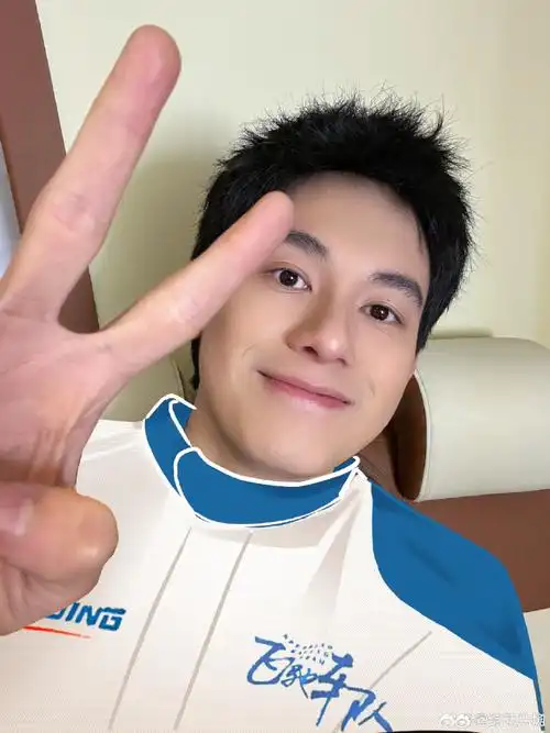 胡先煦多少有点搞笑男天赋在身上