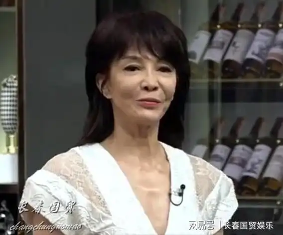 64岁郑裕玲近照曝光脸部僵硬判若两人