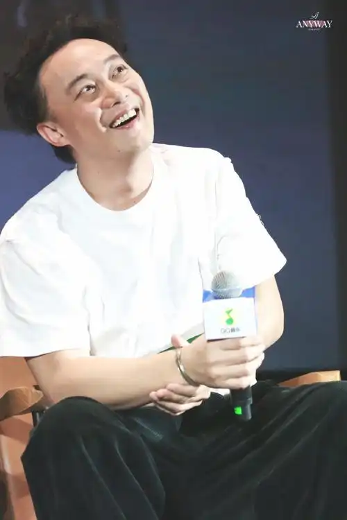 陈奕迅超话#easonandtheduoband#比昨天更可爱的陈奕迅是今天的陈奕迅