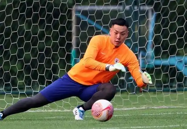 王大雷曾经让山东球员和球迷头疼,续约后大概率在山东队退役