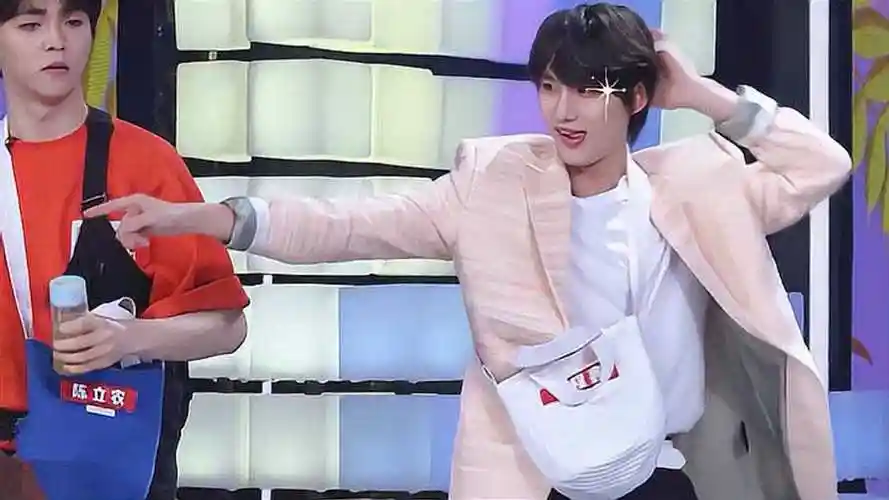 丁程鑫终于高考玩重回快本舞台即兴热舞太帅了