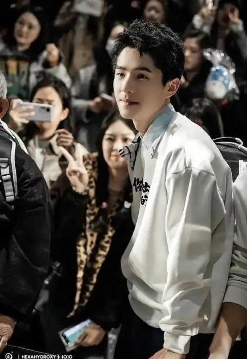 刘昊然跟周冬雨分手后,颜值回春,少年感满满|男神|张子枫_网易订阅