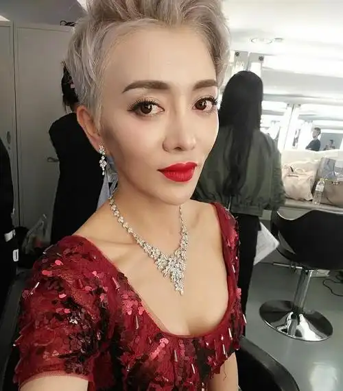 梅艳芳模仿者,相似度超过九成,商演捞金称:对得起偶像