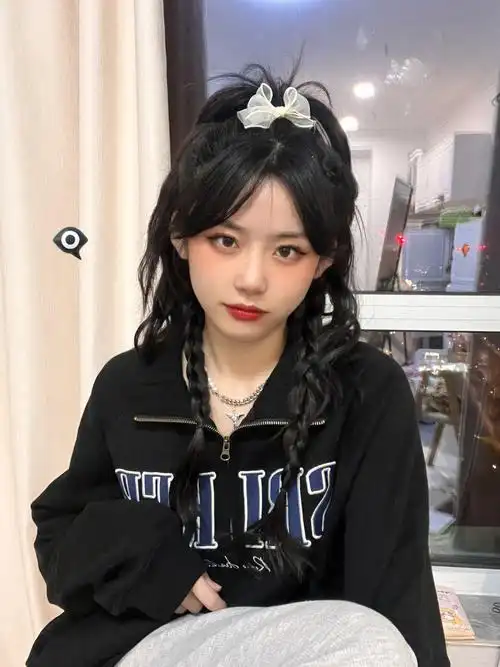 将其余头发向上扎高马尾就可以超级简单4.