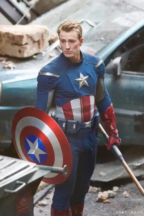 一直以单身汉形象出现的初代"复仇者联盟"成员——美国队长,克里斯