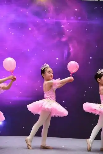 青岛首届儿童芭蕾舞表演赛