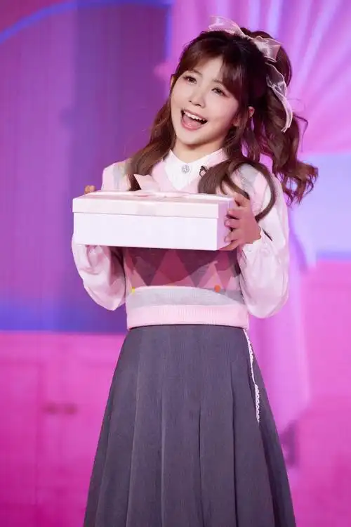 赖美云超话#央视重阳晚会##赖美云叫张凯丽honey#笑容治愈深秋的寒冷