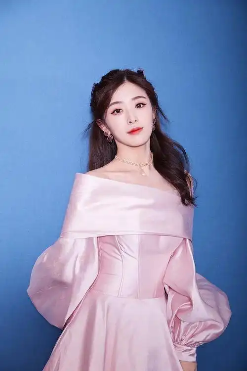 迪丽亚扎幂·唐薇从鹿煖转采于2020-09-01 09:03:35张含韵众星闪耀