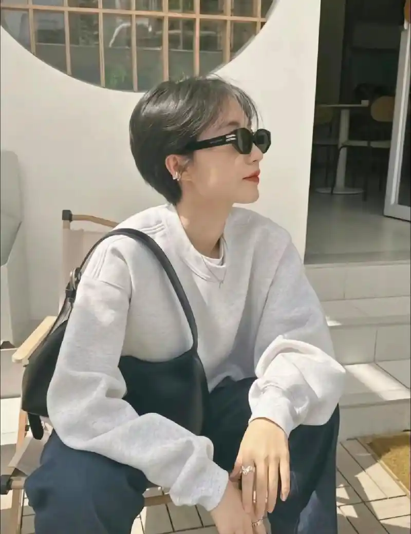 短发推荐齐耳短发 短发推荐齐耳短发超a 这个短发发型,既能突出精致的