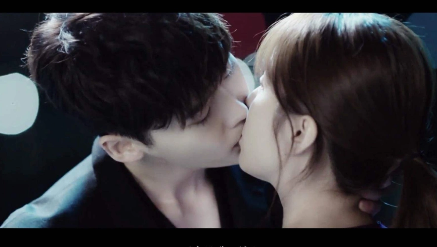 李钟硕饰演霸道总裁,和美女医生谈了一场漫画式的恋爱!