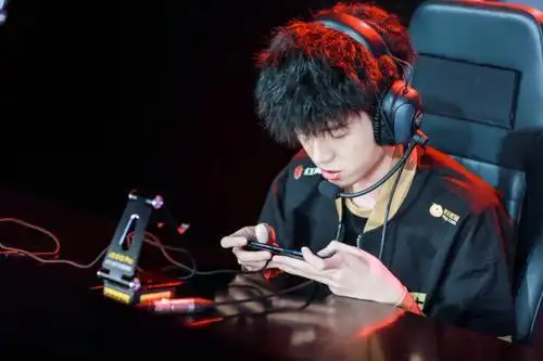 主播打不过职业阿信联手边路之怪撞车3选手迷之伤害看懵听安