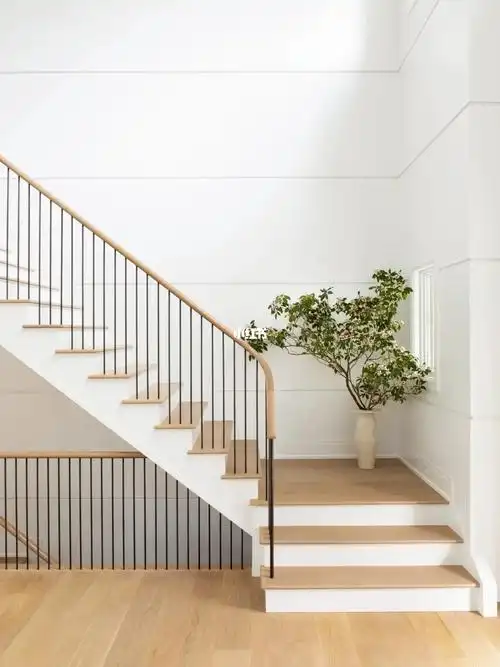 别墅简约现代实木扶手栏杆铁艺楼梯扶手