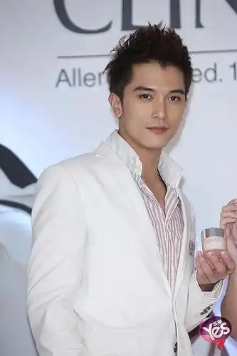 给渣渣邱泽开个颜贴