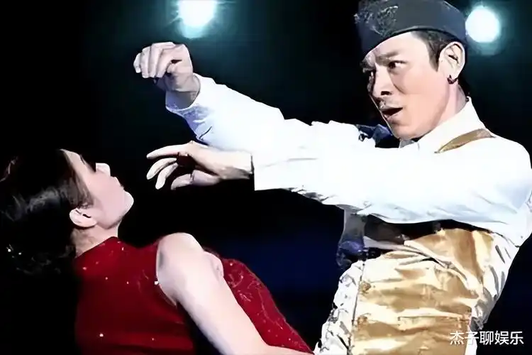 在赖文慧成为刘德华的伴舞之初,她还是一个舞蹈新手.