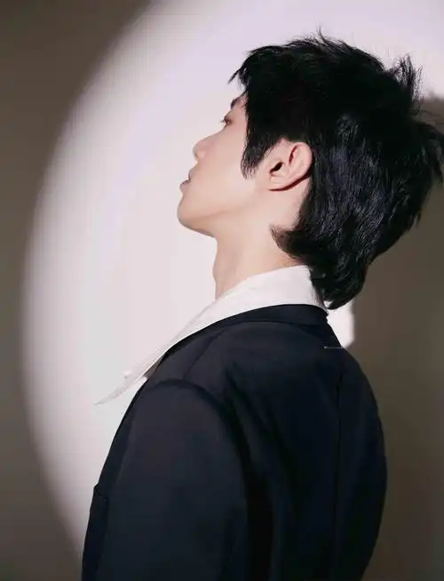华晨宇酷帅写真