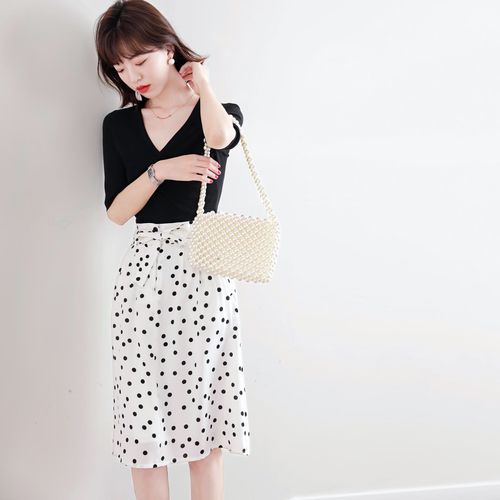 波点半身裙女秋季气质百搭显瘦黑白白色印花半身裙