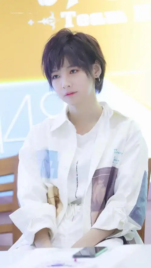 赵粤[超话]# 191001 一日店员 . 来自crescentmoon0429_赵粤 - 尾博