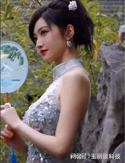 景甜国风旗袍展现独特魅力, 优雅气质脱颖而出