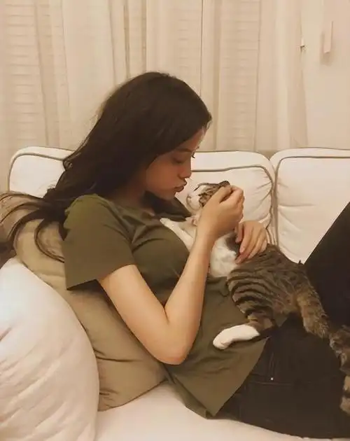 女星童年大公开赵露思网红脸欧阳娜娜软萌杨紫太普通