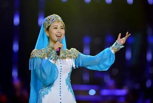 南枯信短评空政文工团歌手王雅洁的北漂与成长从中华民族唱起来说起