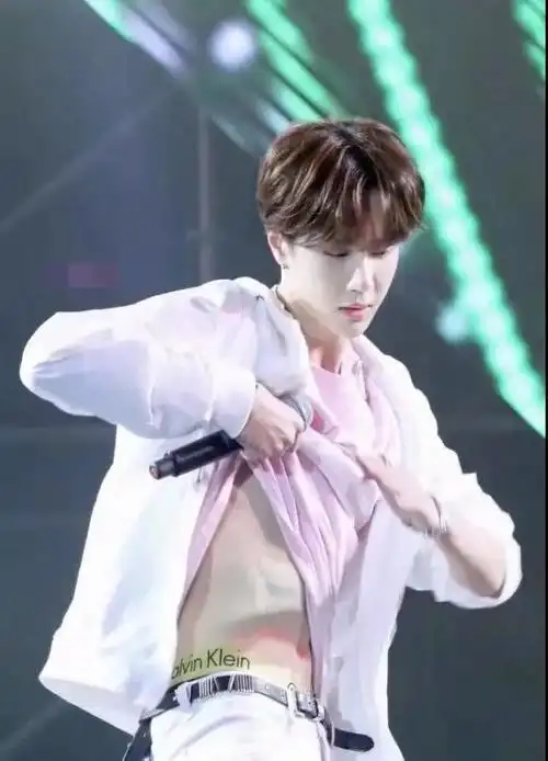 陈情令双男主腹肌照,你不知道的另一面_肖战