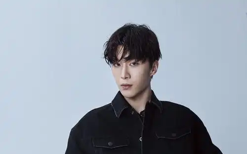 冷峻少年范丞丞帅气休闲干净迷人写真,大陆明星-回车桌面