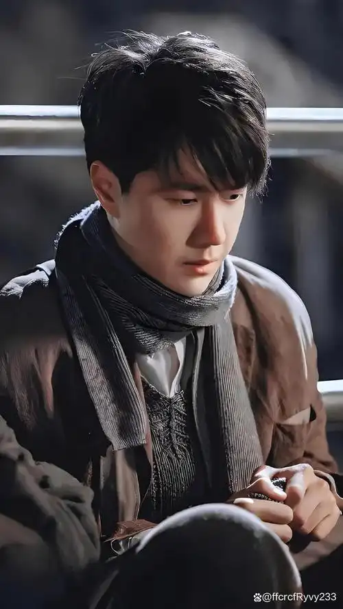 王一博是一位多才》《无名多艺的艺人,他在电影《梦想合伙人》中的