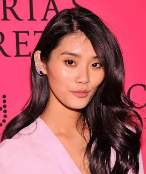 肤色算不上黑,但现在和以往对比简直判若两人_大陆星闻_明星-超级明星