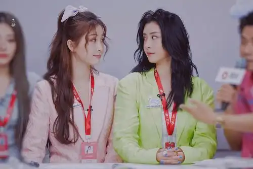 赵小棠发文怼团队工作人员虞书欣跑来凑热闹这俩姐妹锁了