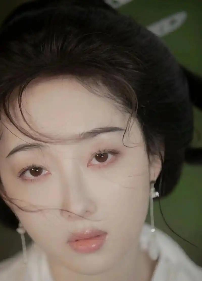 蒋梦婕立起水蜜桃人设了?