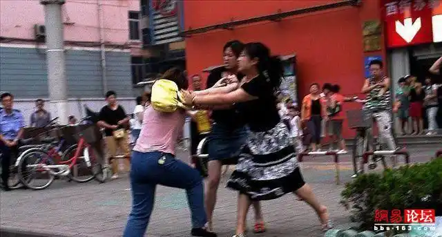 女子打架的惨烈现场(多图)
