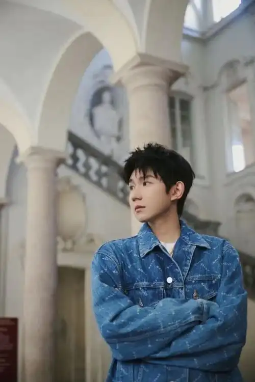 肖战被举报偷税王源带女友留学杨紫忙送礼卢昱晓给倪妮让妆陈哲远被