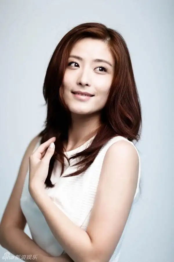 组图:徐百卉白裙写真曝光 优雅清新展女神魅力_高清图集_新浪网