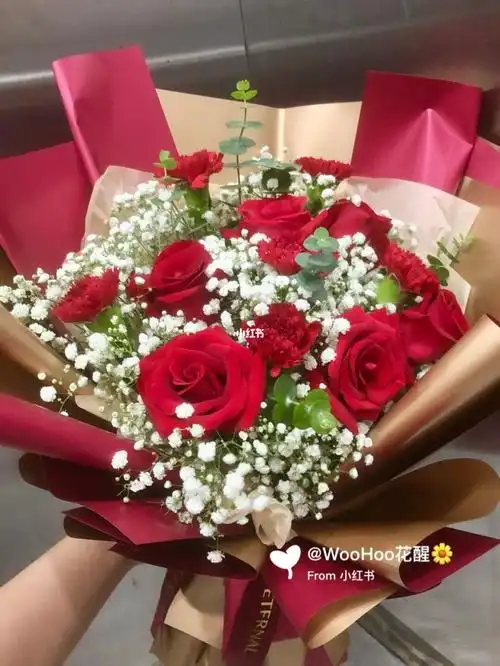 6朵红玫瑰776朵康乃馨生日花束贺寿