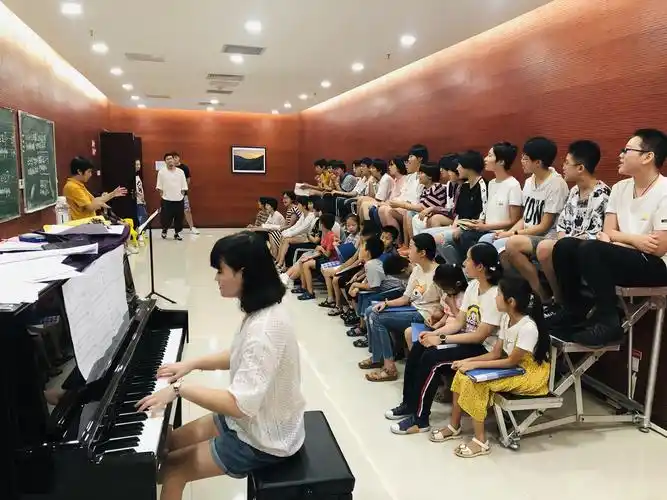 音乐浸润生命,合唱点亮生活——博兴县实验中学"六月莺"合唱团向建校