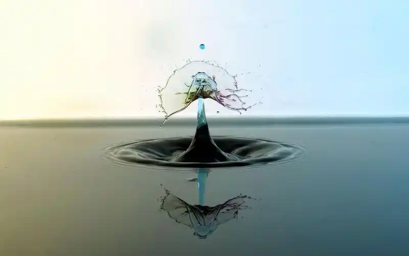 彩色水滴倒影创意图片桌面壁纸高清大图预览1280×800_设计创意下载_