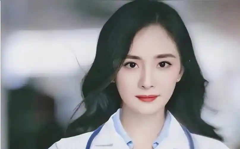 "撩汉高手"杨幂的曲折上位史,靠魅力征服三位大咖,被迷弟追逐_演出