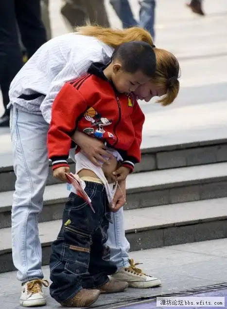 男人尿尿的时候,咳嗽的话,会出现极度变态的事情,具体什么,你自己试试