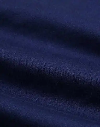 深蓝色 简约素色斜纹布卷脚休闲短裤