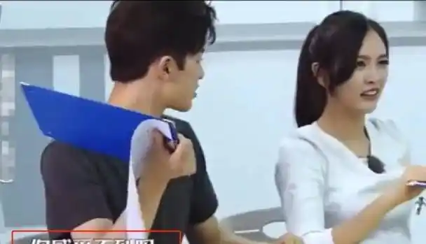 原创朱正廷帮吴宣仪整理衣服太亲昵谁注意到朱正廷怎么称呼吴宣仪一秒