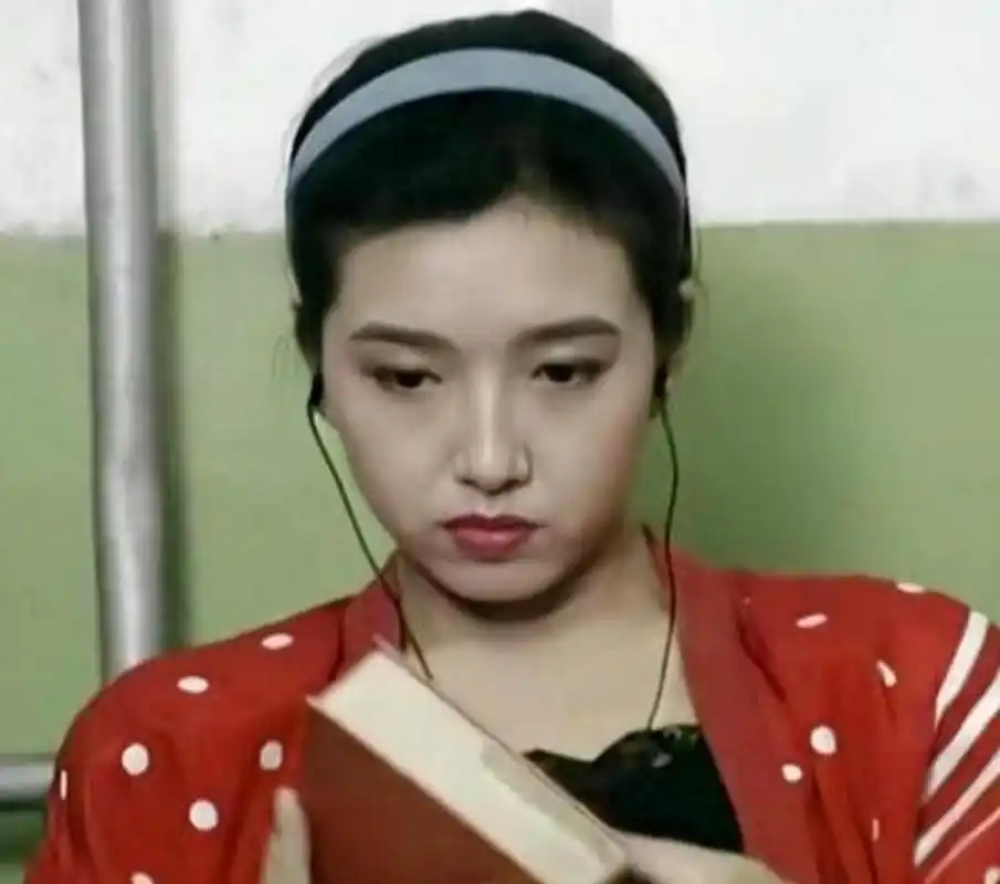 年轻时的江珊!绝美双眼,璀璨脸庞