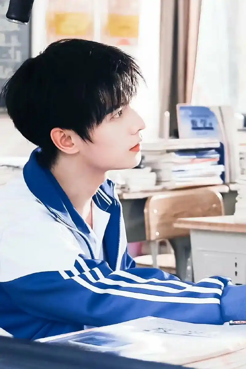 杨洋 #我的人间烟火  校霸焰哥!制服诱惑! - 抖音