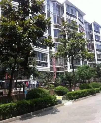 富贵花园2600元月3室2厅2卫精装修干净整洁随时入住