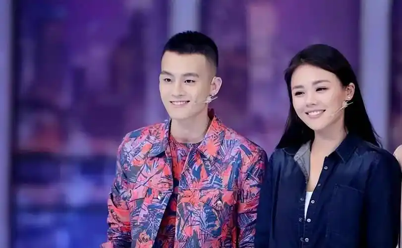 34岁马思纯和30岁男友张哲轩官宣恋情,这对"恋爱"曾遭亲人蒋雯丽反对