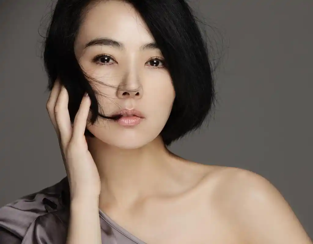 50岁单身名媛,背后的真相 姜宏波,一位出色的女演员,她的演技在娱乐圈