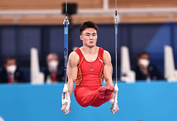 肖若腾获得体操男子个人全能决赛银牌!