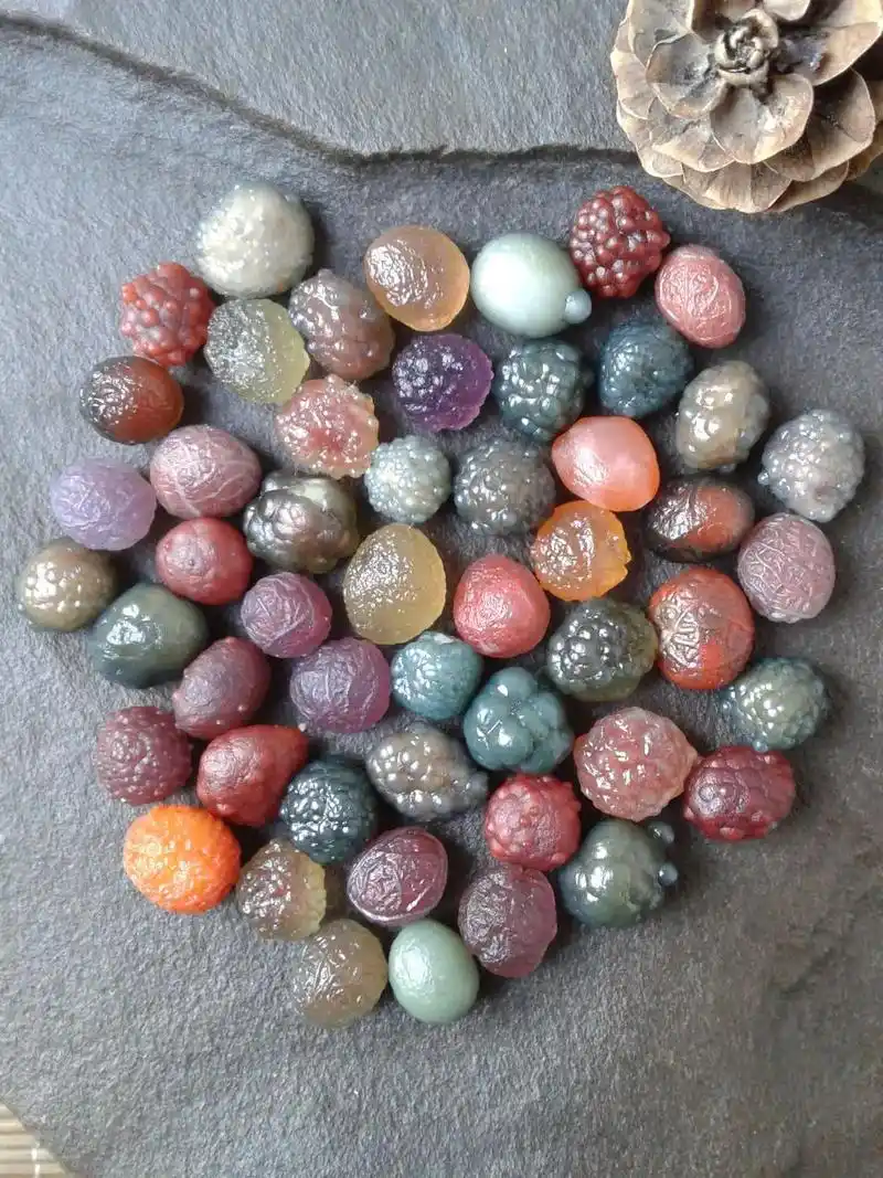 新疆巴楚黑山原石玛瑙.